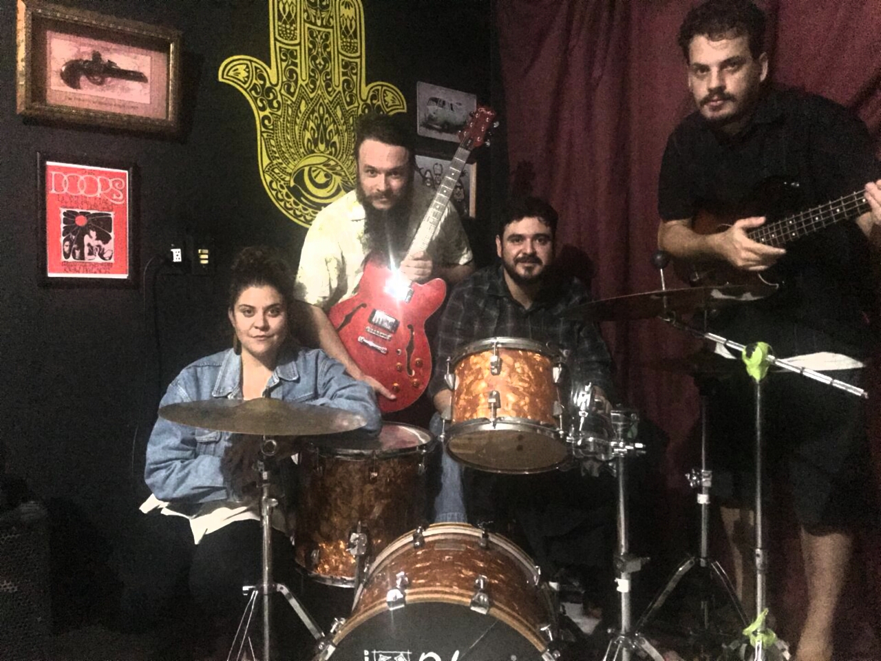Banda SomBráS faz show beneficente no Lowbrow