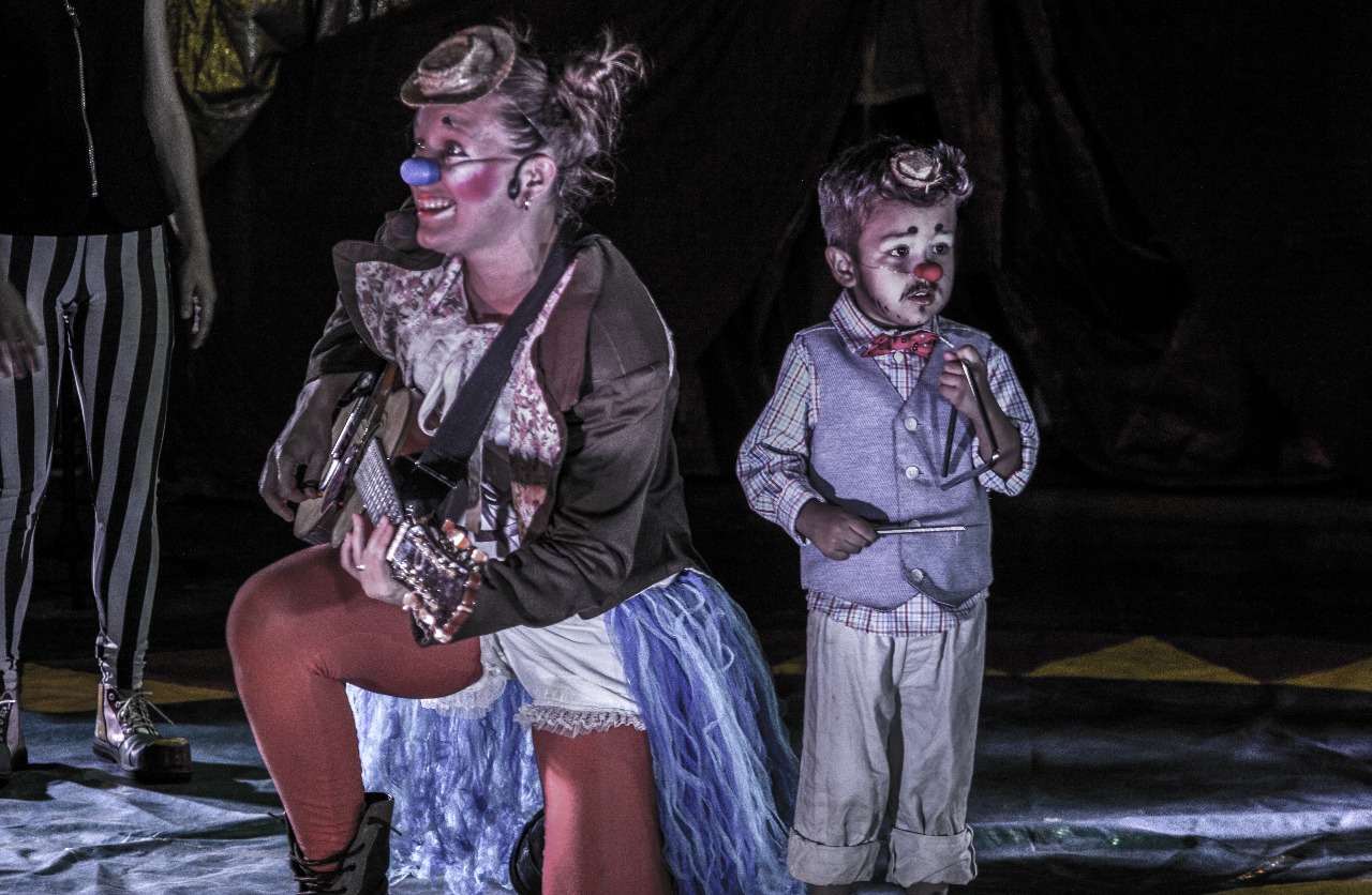 Projeto Domingo no Circo apresenta espetáculo ‘Batuque, canto e viola’